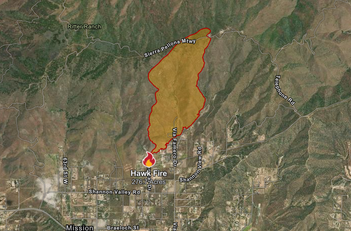 engineco16's tweet photo. #Intel24 has mapped the fire at 276 acres. The communication towers are on the top right of the map. 
#HawkFire #Acton @LACOFD https://t.co/N6asUs1KQF