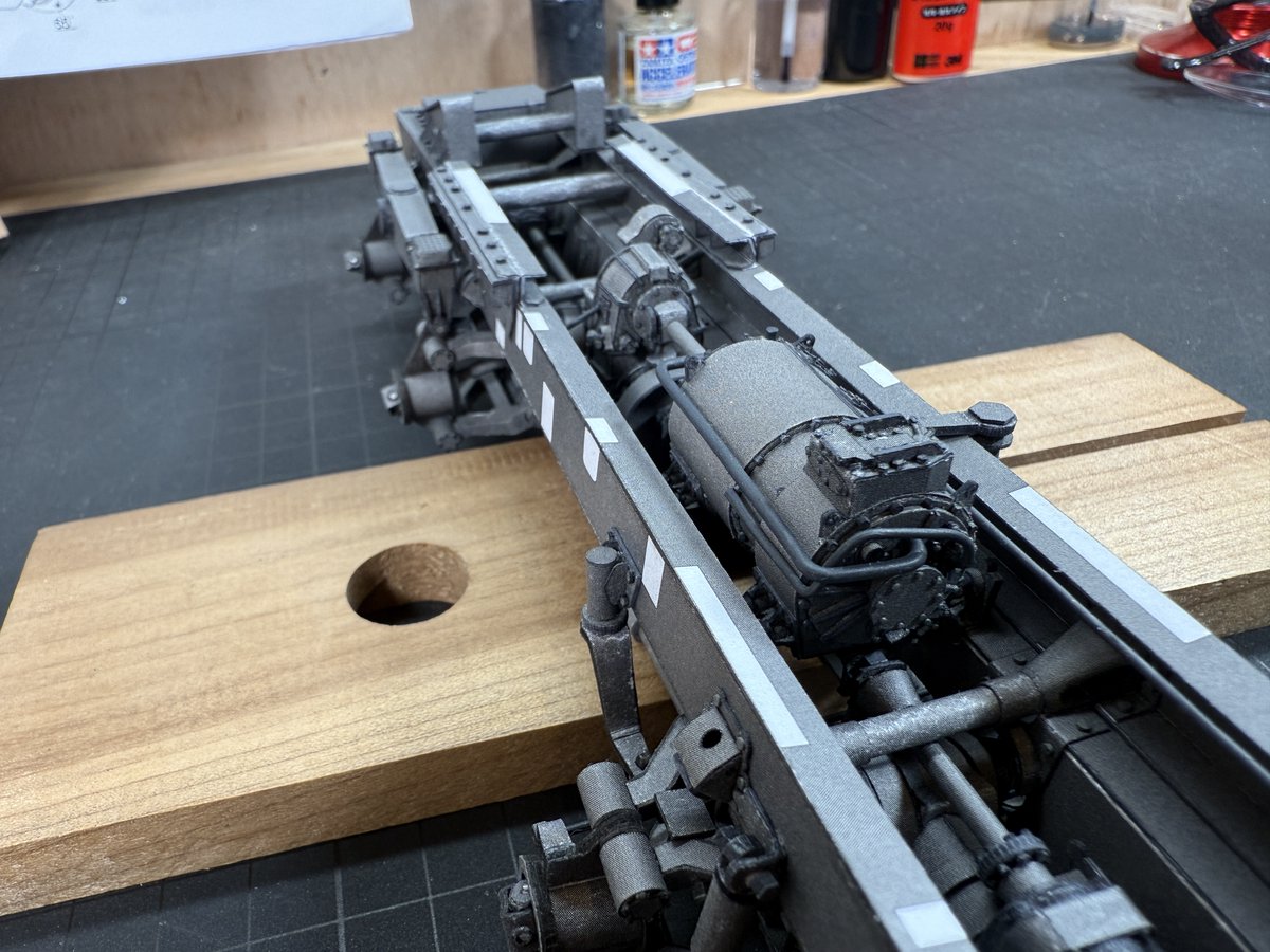 nuida_T's tweet photo. 最新の動画を公開しました!
https://t.co/boFkDXhf9T
これまで製作してきたパーツを組み立てていきます。フレームを接着し、駆動系、足回りを取り付けていきます!
#ヌイダタカシの動画 #cardmodel #papercraft #maz537G #トレーラー #papercrafts #MODELKOM #デフギア #differentialgear #組立 https://t.co/Ehiy2MABvi