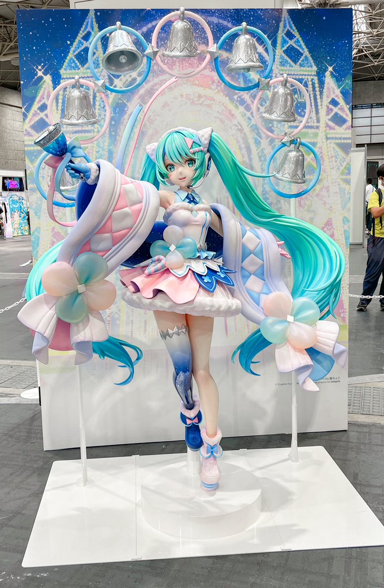 aki_udonken's tweet photo. 写真見返してたら10thの時の等身大立像ってめちゃくちゃ近くで撮らせてもらえてたんやなって再認識するなど…🤔 https://t.co/WeWjzF5mQA
