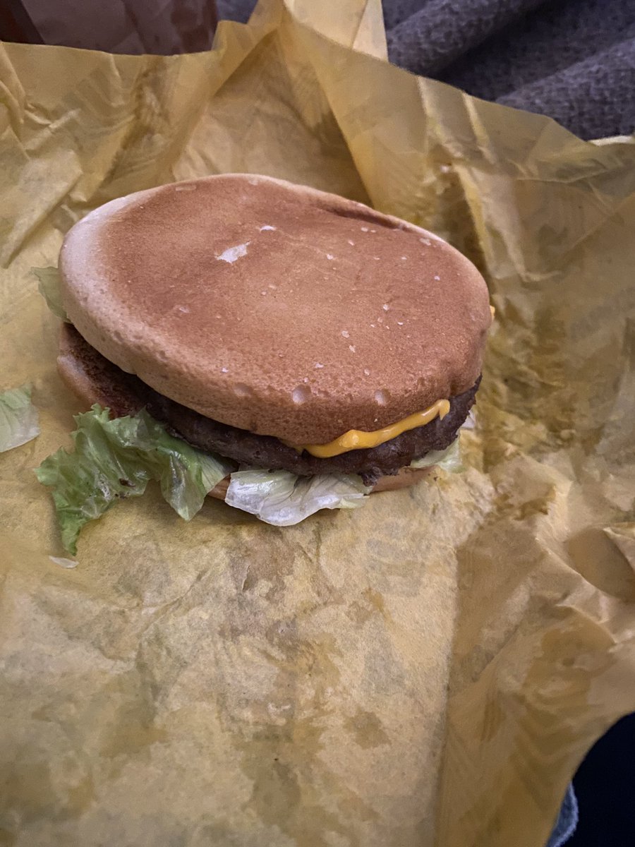 Mard3y's tweet photo. @Whataburger I’m really peeved that even after saying “no onion, &amp; NO CHEESE,” and she said that “they don’t come w/ cheese” and I said to myself…yea I know but just to make sure no cheese (which I always say to be sure they don’t put it on there) im literally so disappointed… https://t.co/UuSXPtMfqo
