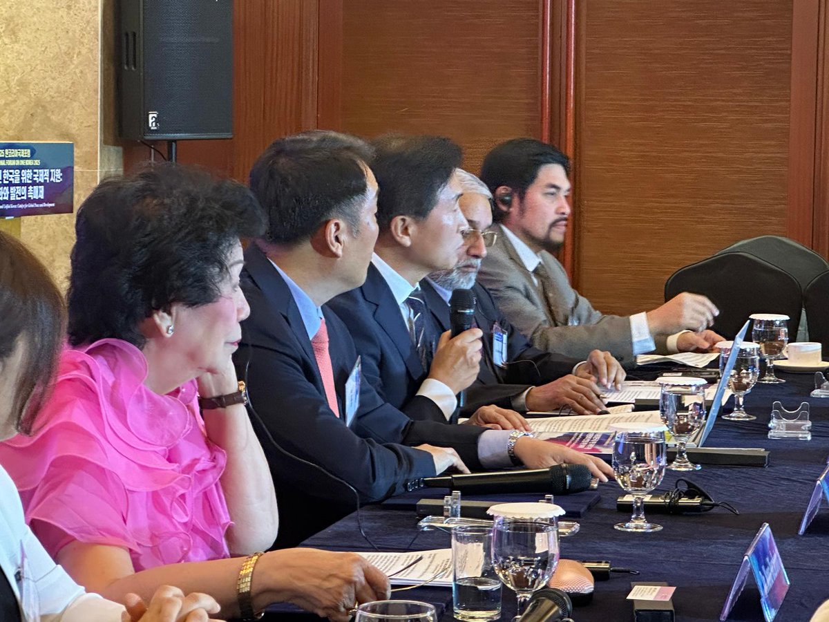 “El sueño de una persona es solo un sueño, pero si todos compartimos el sueño de una #Corea libre y unificada, puede convertirse en realidad.”

— Dr. Dongsoon Park, Presidente de la AKU Professors Association

#Korea80 #KoreanDream #OneDreamOneKorea #GlobalPeace