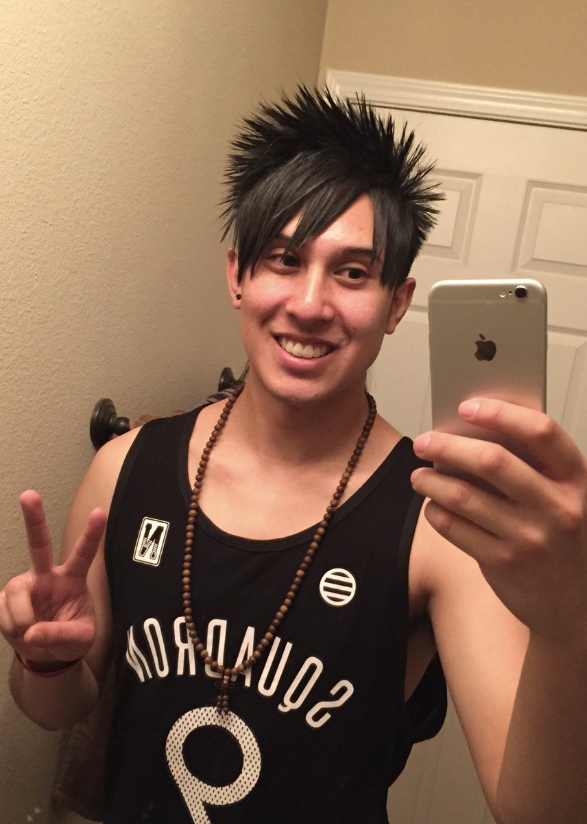 Doryuu_Z's tweet photo. @JTwusky 2015 vs Today

I lost my weeb powers 🤓 https://t.co/BRotUPeH7A