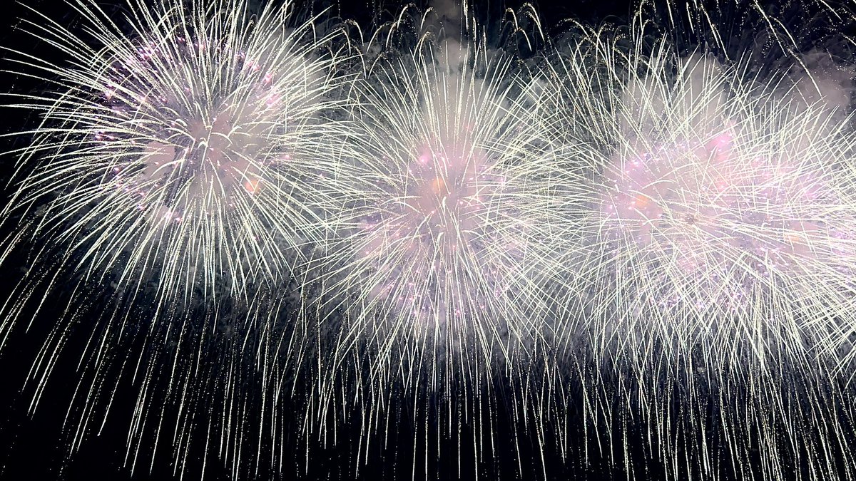 Senja6473's tweet photo. @SkyscannerJapan 先日行った長岡の花火大会🎇 https://t.co/MAe55uFxZo