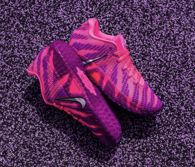 JustFreshKicks's tweet image. The Nike Ja 3 “Max Volume” releases August 21st 🩷🔥 @JaMorant