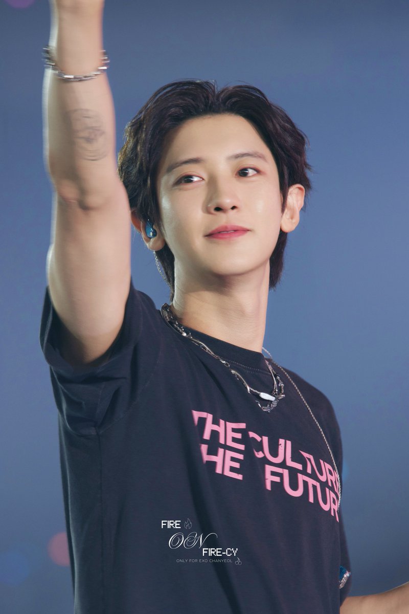 Fireonfire_CY's tweet photo. 250810 SMTOWN in TOKYO
#CHANYEOL #찬열 https://t.co/rU4kmjQVcF