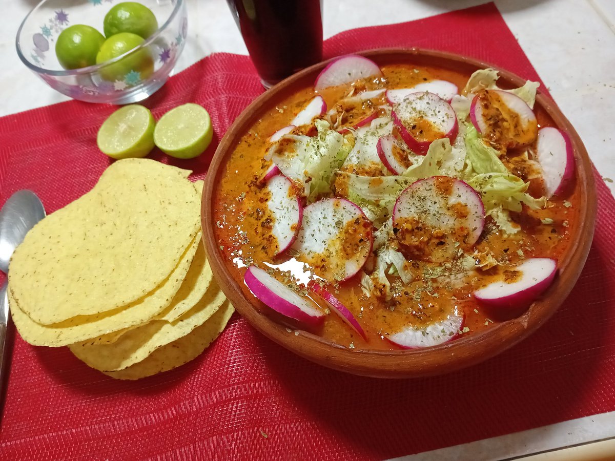 Tuhabitante1's tweet photo. Bendigamos nuestros alimentos 😋🙏🏽
Muy buen provecho a todos🫠🫶🏾
#Chefcito ✨️💫✨️🥰 https://t.co/6yz4hQ4QZg