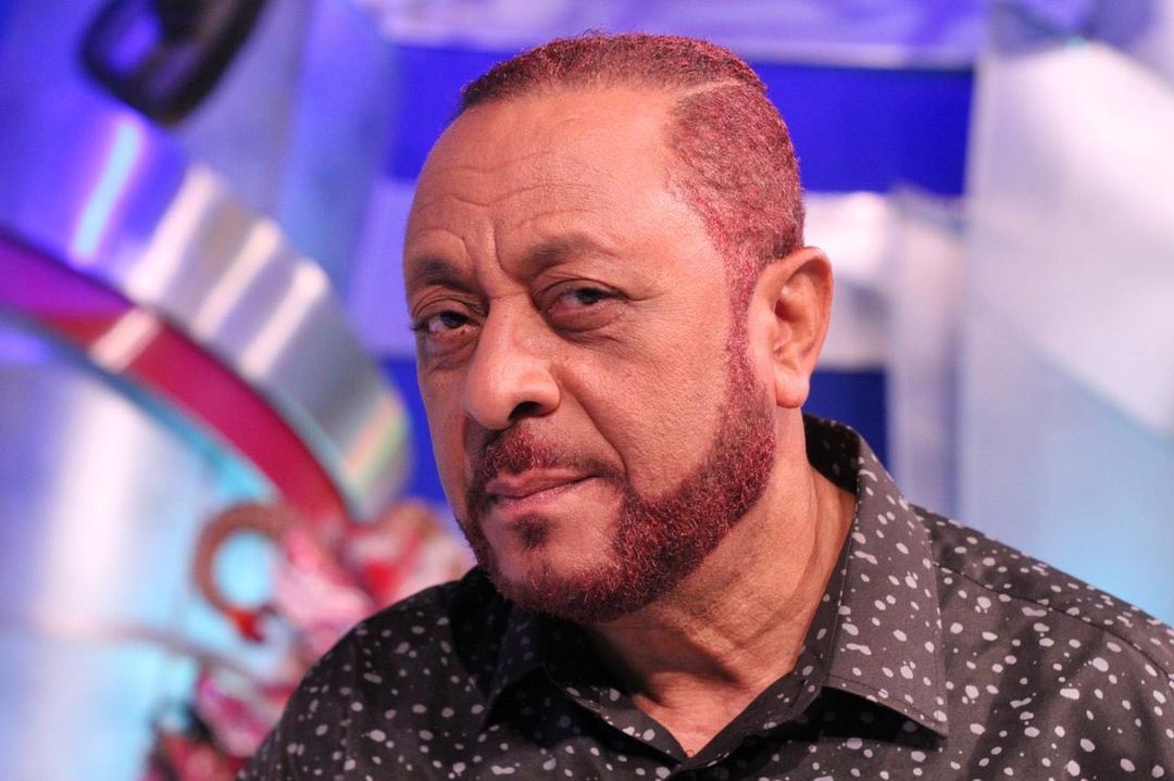 Michael Miguel expresa rotundo rechazo a las criticas por aparecer en la "Casa de Alofoke". 
No trabajó, ni ha trabajado para Santiago Matías.
picoteandoelespectaculo.blogspot.com/2025/08/michae…