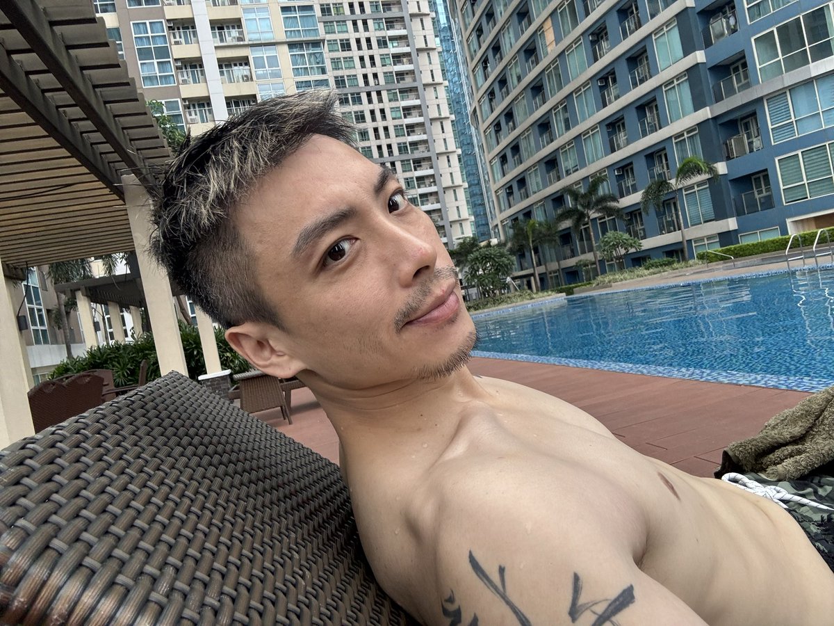 naslowwang's tweet photo. Swimming day training 
#abs https://t.co/5Al2GQKtpY