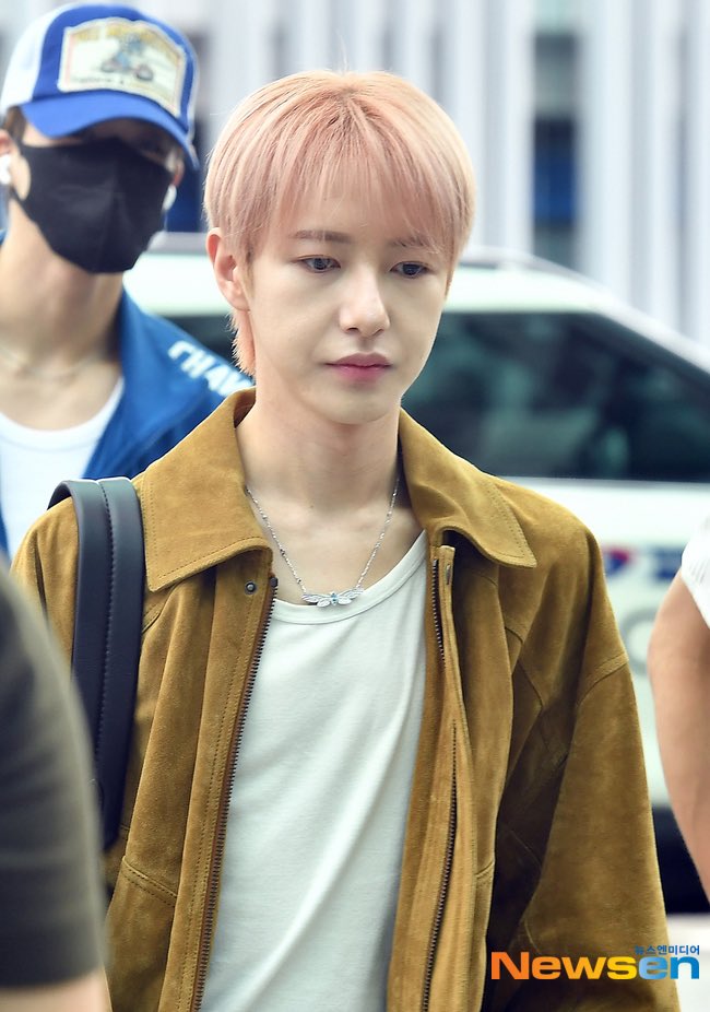 nct dream renjun, expression full of coolness 

naver.me/FlcxnSYb