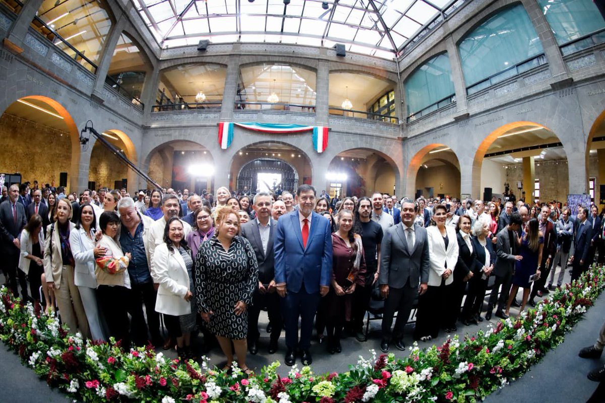 Me dio mucho gusto acompañar a mi compañero y amigo, Gerardo Fernández Noroña, presidente del <a href="/senadomexicano/">Senado de México</a>, en la presentación de su Informe Legislativo.

Con un compromiso firme con la institucionalidad y con el pueblo de #México, ha encabezado con dignidad esta etapa. Ha