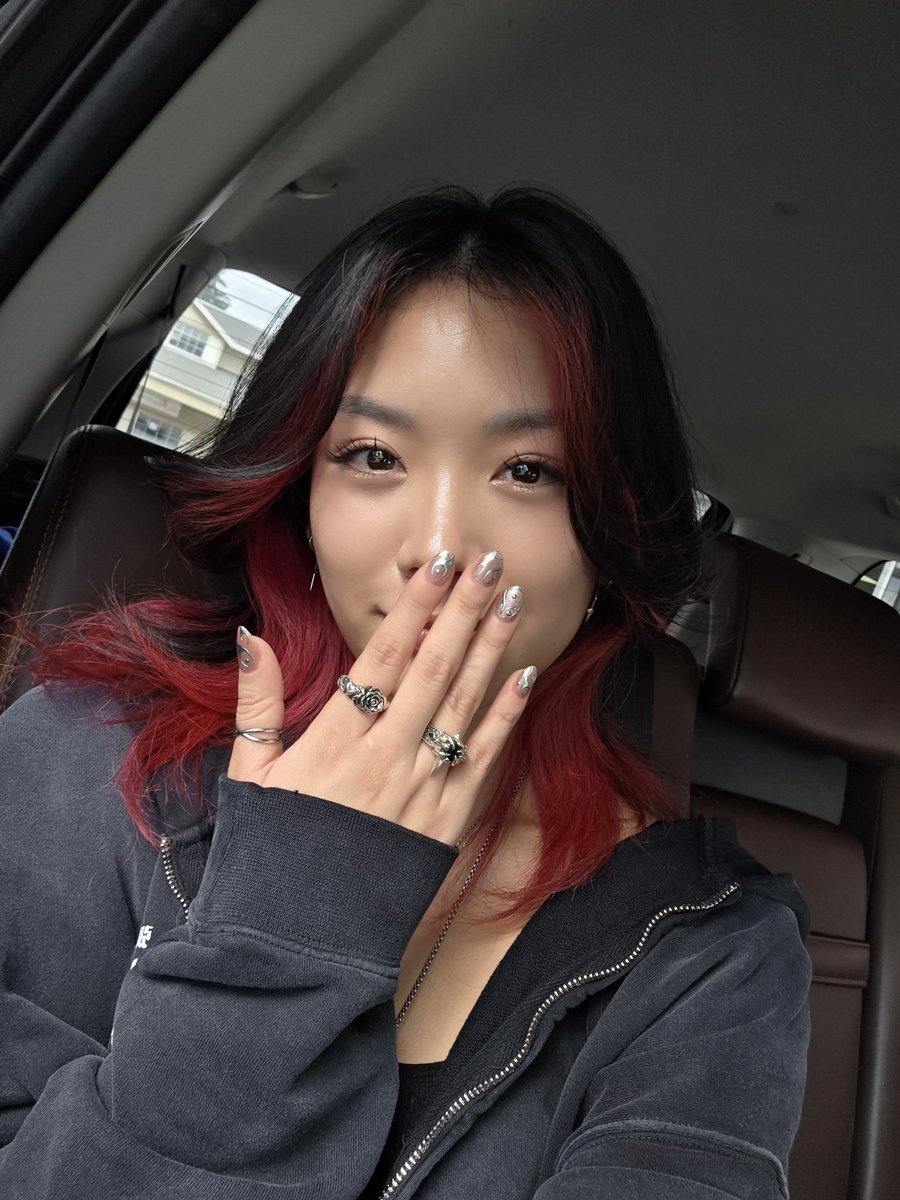 viaSammi's tweet photo. No heels but got them nails, blade, mascara! 💅 😈 https://t.co/f9k7qCblMJ