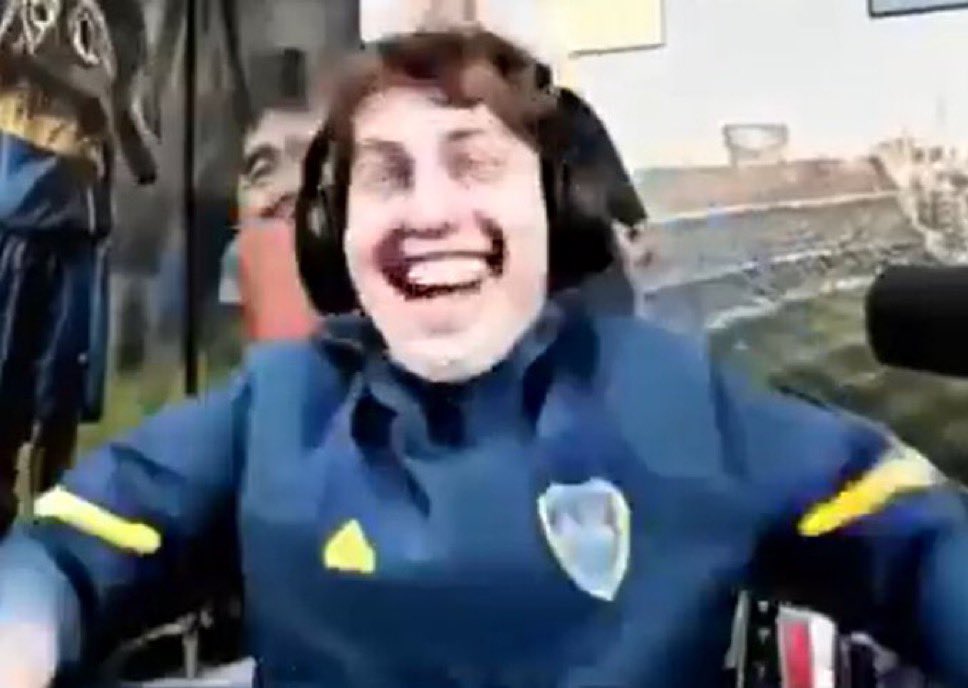 HazeStorm7's tweet photo. @OOCFutbin_ Recuerdo que un amigo lloro en medio de la clase después de ganar un torneo al limite por un cofre legendario, todo para que le termine saliendo el sabueso de lava xd. Bueno almenos fue la primera legendaria del curso https://t.co/Z9nlbTkA2U