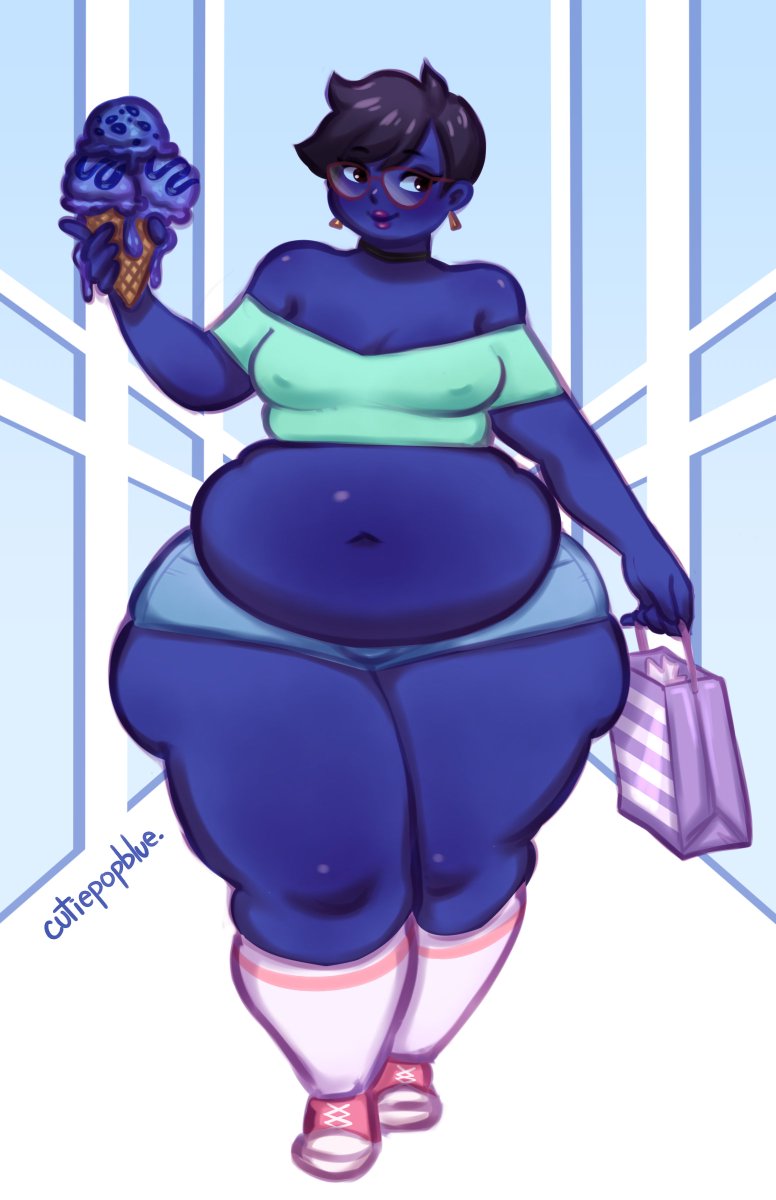 She got the blueberry ice cream too 💙