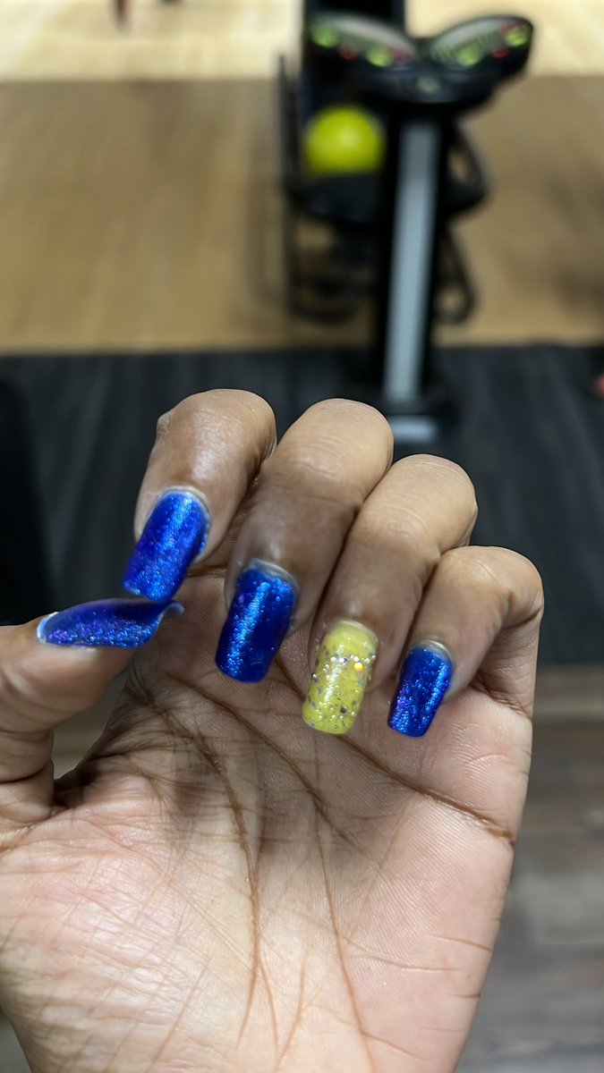 LMDesigns8's tweet image. When you see me granny bowling understand it’s killing me buuuutttt blame my nails

#LMDesigns8 problems 😅🤣