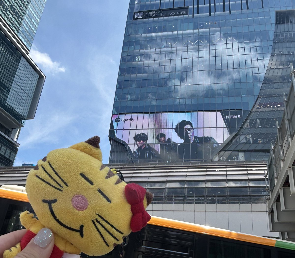 CRCU9eQCnAlWXHq's tweet photo. #NEWS変身中
渋谷スクランブルスクエアビジョンで見れました😆💜💛💚
今週末までだから間に合ってよかった😊
#NEWSpotify #NEWS_変身
#小山慶一郎 #増田貴久 #加藤シゲアキ https://t.co/jot8kcMcht