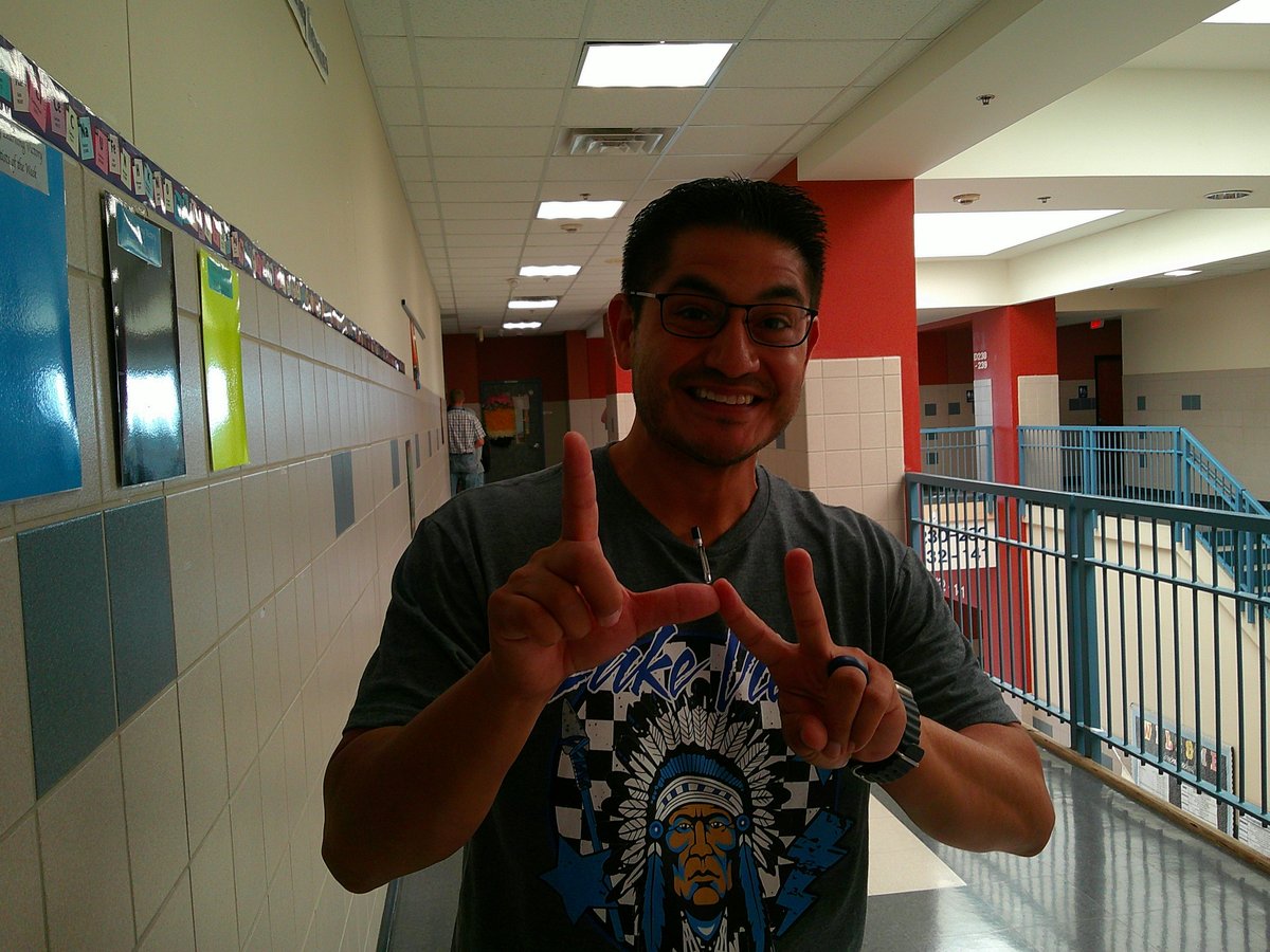 RBrewster14's tweet photo. Having fun on the first day of the 2025-2026 school year.  Thanks to the wonderful faculty at Lake View. #northsidepride #ChemistryLearningVictories https://t.co/uxUaMchdsh