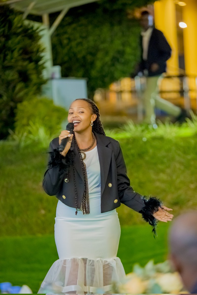 Keza ugiye kujya muri Miss Teen Universe yiteguye guhangana n'abamwaka  ruswa y'igitsina, image size:800x1200