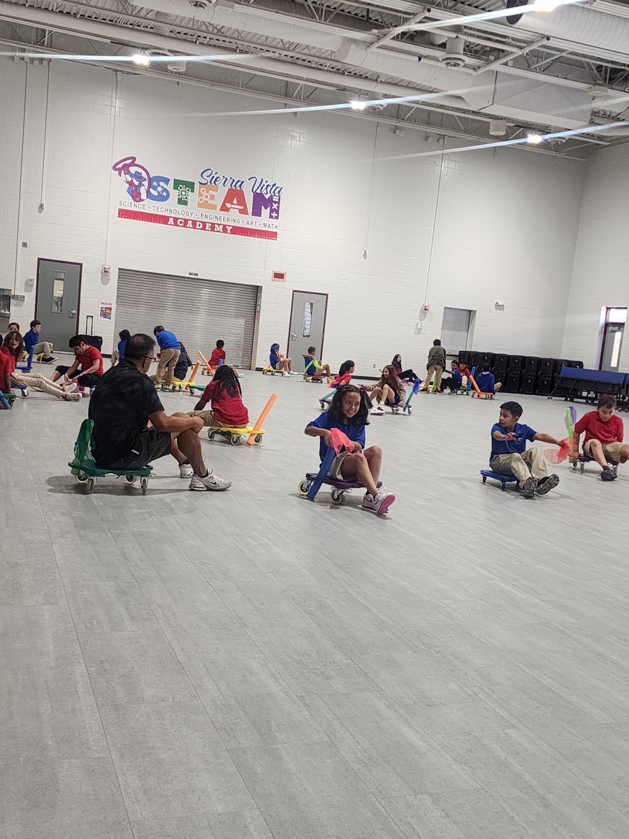 IOrozco_SVES's tweet photo. Scooter Scarf Tag with 5th graders.#great game, @GMontes_SVES https://t.co/V4XPrebVxW