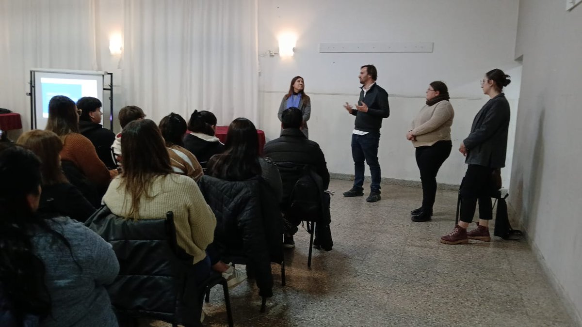 JuanluisMancini's tweet photo. 🎓 +100 inscriptos
¡Arrancó la Diplomatura Universitaria en Introducción a la Gestión PyME!

📍 Con la @unsadaoficial y el sector productivo local
📚 En el marco del Programa Puentes – PBA

#Suipacha #Educación #ProgramaPuentes https://t.co/gSSZaZgGyT