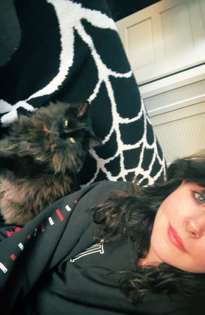 desert (goth) phantøm 🪰 tweet media