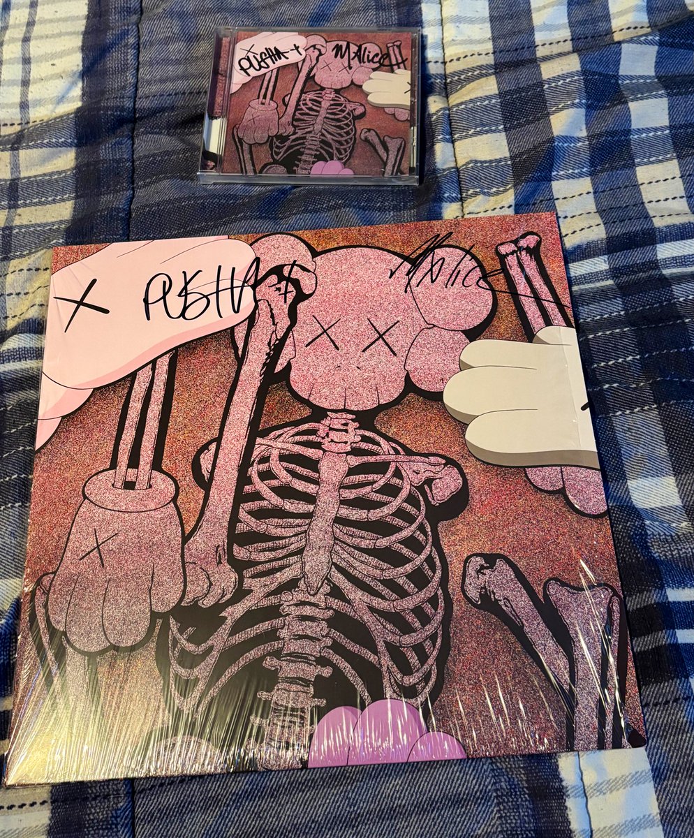 VengeanceTweets's tweet photo. I went to the best concert of my life last night and got to meet two legends.
Big shoutout to @PUSHA_T and @NoMalice757 we had a dope conversation.

-Hell Hath No Fury (signed by Clipse)

-DAYTONA (signed by Pusha T)

-Let God Sort Em Out (signed by Clipse) https://t.co/Gcmp6aCHWn