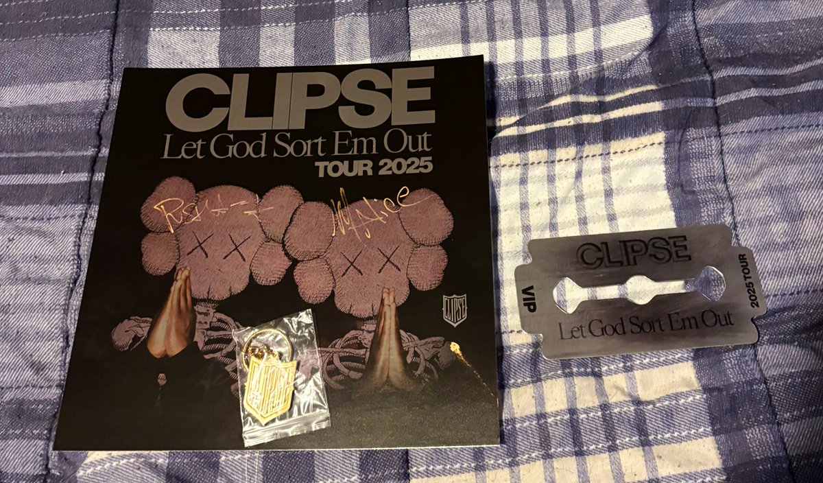 VengeanceTweets's tweet photo. I went to the best concert of my life last night and got to meet two legends.
Big shoutout to @PUSHA_T and @NoMalice757 we had a dope conversation.

-Hell Hath No Fury (signed by Clipse)

-DAYTONA (signed by Pusha T)

-Let God Sort Em Out (signed by Clipse) https://t.co/Gcmp6aCHWn