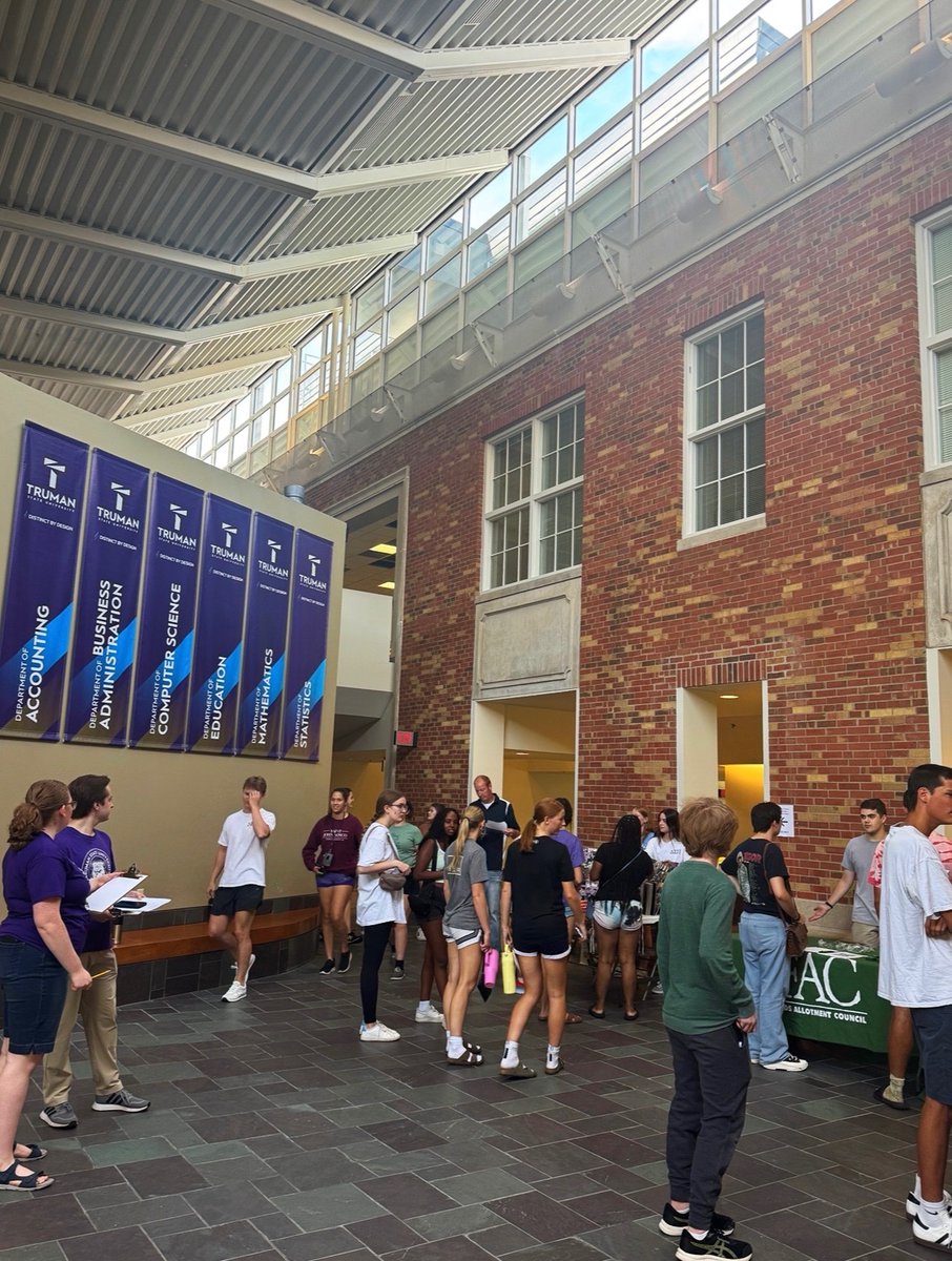 TrumanBusiness's tweet photo. We had an amazing time welcoming our newest Business, Economics, and Accounting majors to the Bulldog family today at Majors Welcome!  Last photo is of those who “escaped” the fastest. https://t.co/Oe2AzejlNR