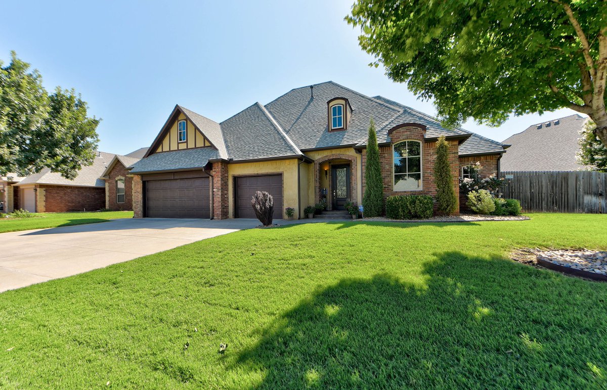 GulikersRealty's tweet photo. 🏡Featured Listing: 12600 Olivine Terrace Oklahoma City, OK 73170

📌Rockport Neighborhood
📌Moore School District
📌3 Bed | 2.1 Bath | 2,919 Sqft.

REAL ESTATE WITH RESULTS.
405-203-6709
https://t.co/McSlWwMuSN

#justlisted #okcproperties #rockport #mooreschools #homes #okchomes https://t.co/tpIC9Hp52j