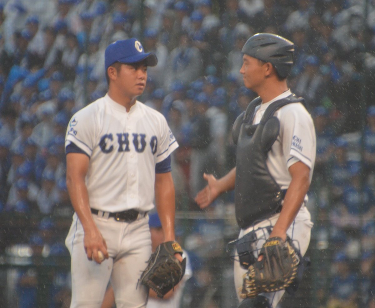 【 #夏の甲子園 】豊橋中央の松井選手、卒業後は「プロ」志望

甲子園で11日にあった #豊橋中央 対 #日大三（西東京）では、小学4年からバッテリーを組む主戦の髙橋大喜地選手、正捕手の松井蓮太朗選手が躍動。試合後、松井選手は「プロ一本」と明言。

🔻続きは
higashiaichi.jp/news/detail.ph…

#東愛知新聞