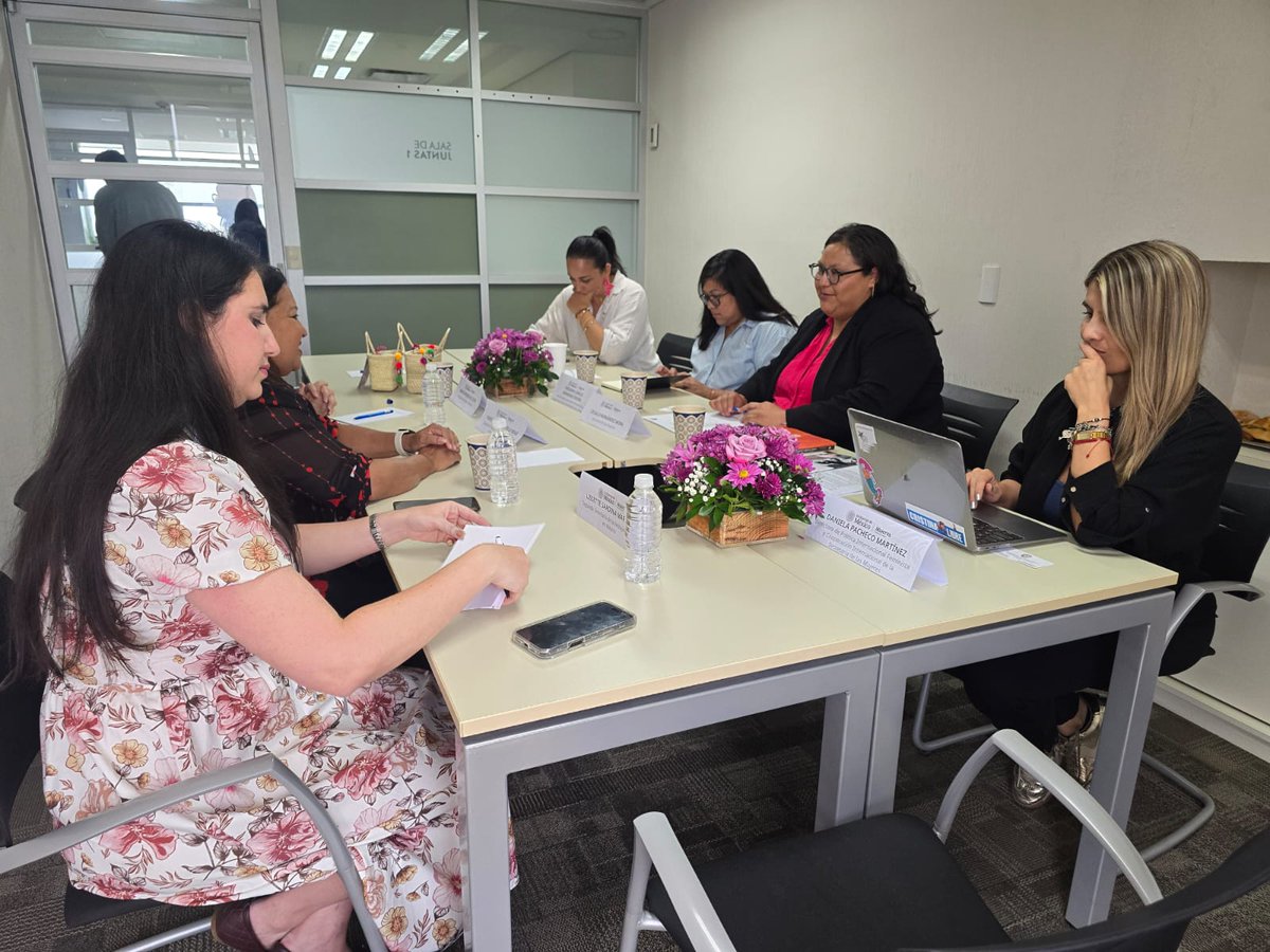 🇨🇺🤝🇲🇽 Participé en fructífero intercambio entre <a href="/TeresaBoue/">@SecGFMC</a>, secretaria gral <a href="/FMC_Cuba/">FMC de Cuba</a>, y <a href="/CitlaHM/">Citlalli Hernández Mora</a>, secretaria de las Mujeres de México

Dialogaron sobre las experiencias de Cuba y México en la construcción de políticas para la igualdad y los derechos de las mujeres y las niñas.