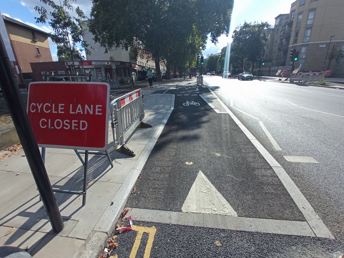 MacLondon tweet media