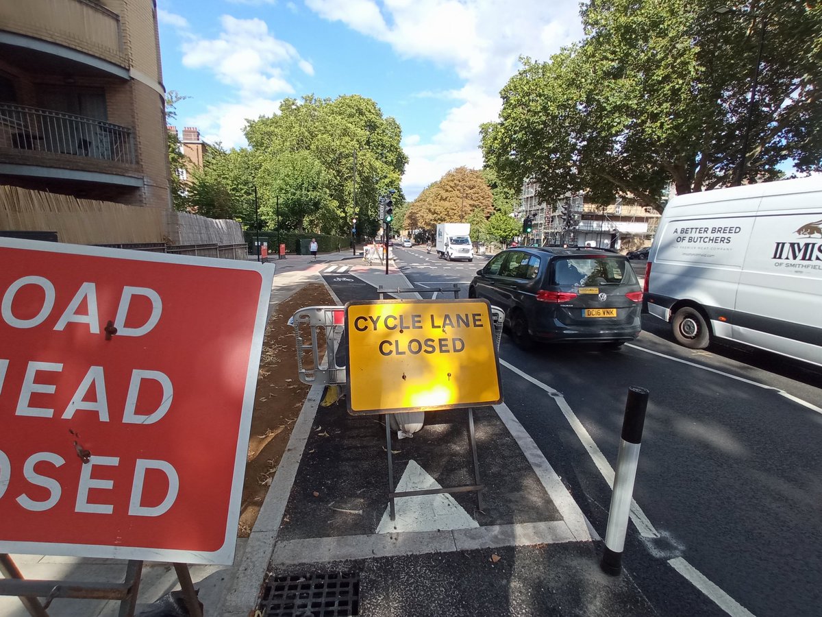 MacLondon tweet media