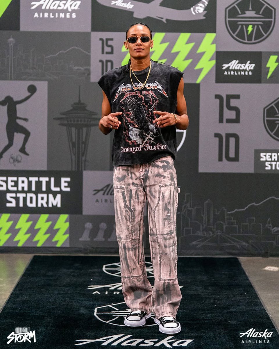 Protrending's tweet image. Bringing rockstar status to her new team!