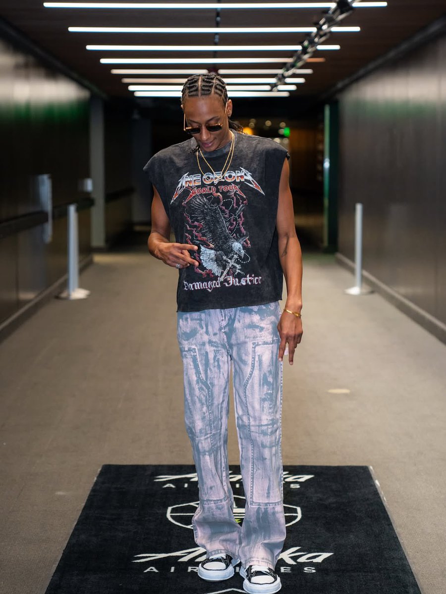 Protrending's tweet image. Bringing rockstar status to her new team!