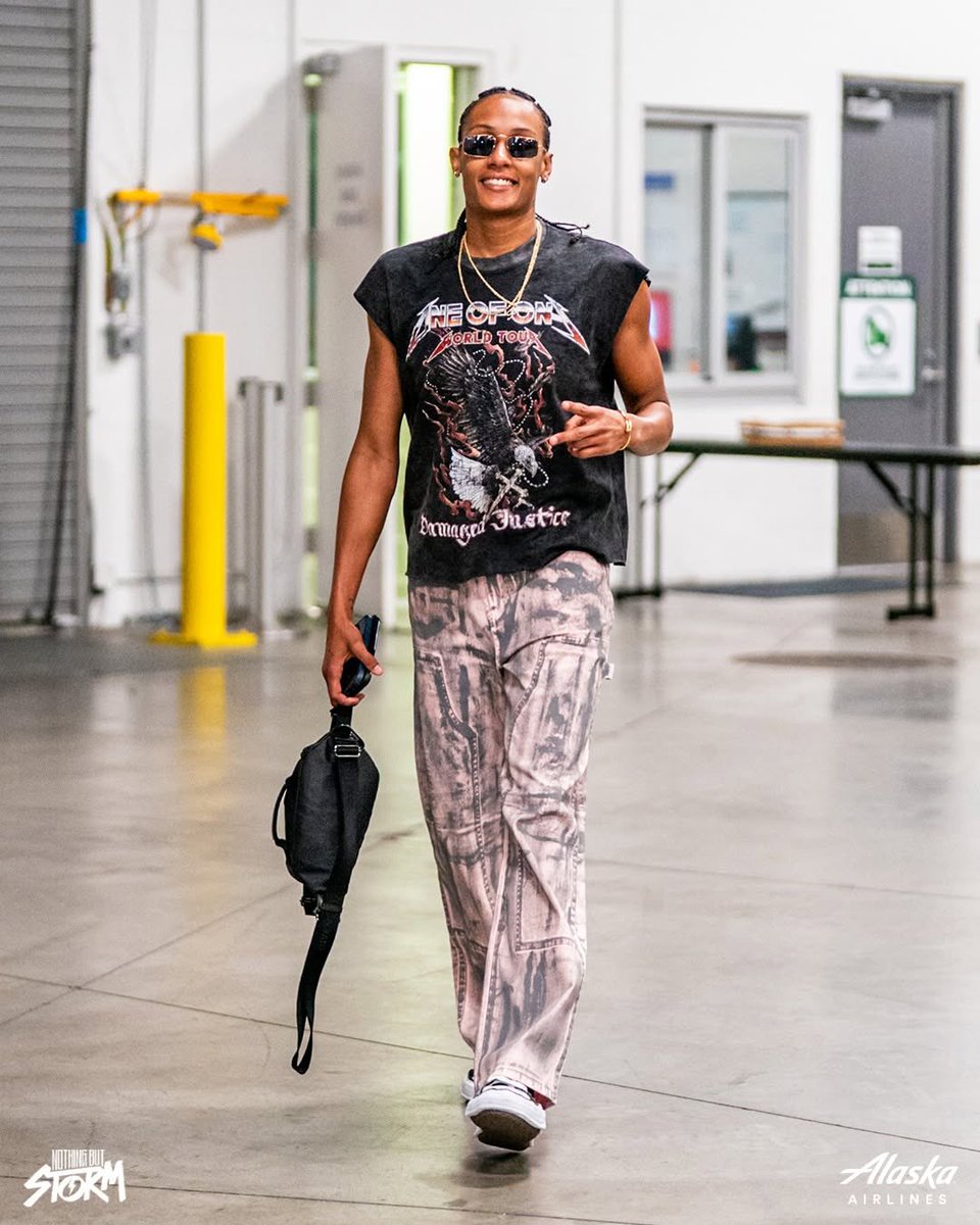 Protrending's tweet image. Bringing rockstar status to her new team!