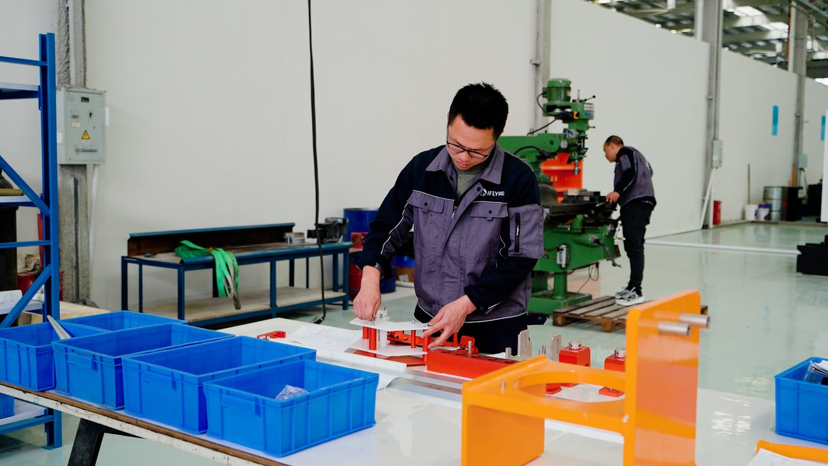aviationiflygse's tweet image. In Ifly GSE Shanghai, skilled artisans meticulously craft and calibrate every tool, turning cold metal into a reliable shield for flight safety. ✨✈️🔧

#GSE #AviationTools #ToolingEquipment #AerospaceTools