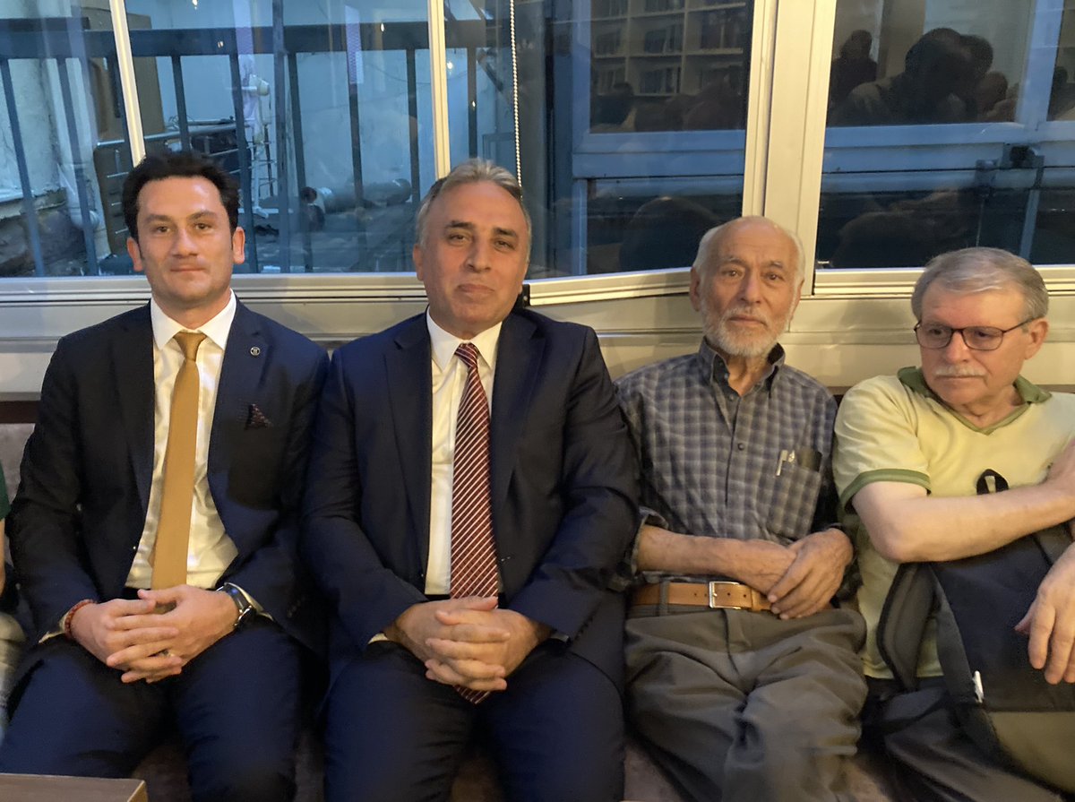 Yusuf Kotan - يوسف قوتان (@yusuf_kotan) on Twitter photo Onun için dostluğun, vefânın ve kadirşinaslığın vücut bulmuş hali diyebilirim. <a href="/tybistanbul/">TYB İstanbul</a> Şube Başkanımız ve Bakan Danışmanımız Sn. <a href="/mahmut_biyikli/">Mahmut Bıyıklı</a> hocamla yeniden bir araya gelmek ve hoş sohbetine eşlik etmek bir ayrıcalıktı. Nice güzel çalışmalara vesile olması dileğiyle. Onun için dostluğun, vefânın ve kadirşinaslığın vücut bulmuş hali diyebilirim. <a href="/tybistanbul/">TYB İstanbul</a> Şube Başkanımız ve Bakan Danışmanımız Sn. <a href="/mahmut_biyikli/">Mahmut Bıyıklı</a> hocamla yeniden bir araya gelmek ve hoş sohbetine eşlik etmek bir ayrıcalıktı. Nice güzel çalışmalara vesile olması dileğiyle.