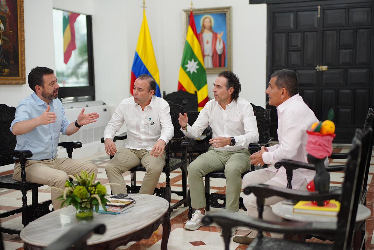 dumek_turbay's tweet photo. Junto al gobierno estadounidense, vamos a convertir a #Cartagena en epicentro diplomático regional. 

Principales logros y acuerdos de esta alianza bipartidista con el gobierno norteamericano:

1. Impulsar proyectos de inversión para el desarrollo local. 
2. Fortalecer la seguridad ciudadana y portuaria. 
3. Promover la cooperación en temas ambientales. 
4. Apoyar programas sociales y comunitarios. 
5. Fomentar el turismo y la proyección 
internacional de Cartagena. 
6. Reforzar la capacitacion y el intercambio académico. 
7. Consolidar a Cartagena como centro de diálogo diplomático.

Agradezco a los senadores colomboestadounidenses @berniemoreno y @SenRubenGallego; al @USEmbassyBogota, John McNamara, y a mis homólogos @CarlosFGalan @FicoGutierrez y @alejoeder por su presencia. Seguimos tendiendo puentes por el desarrollo de nuestros territorios. ¡Bienvenidos siempre!