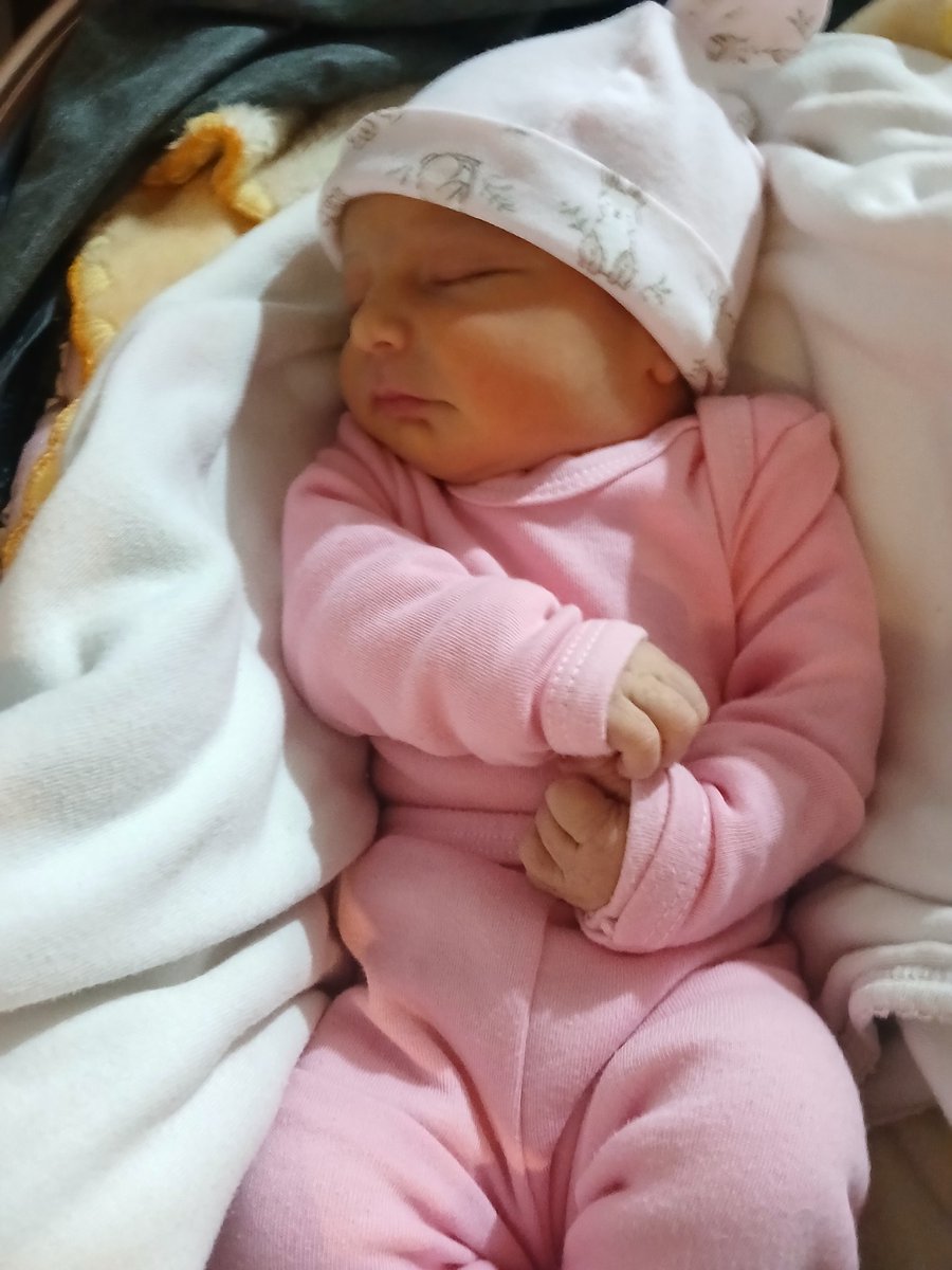 Nuriaanahi1925's tweet photo. Todo lo que soñe para mi vida sos vos una compañera para siempre te amo mi princesa 🧸🌈❤️🥰 https://t.co/LCvSMEoYB6