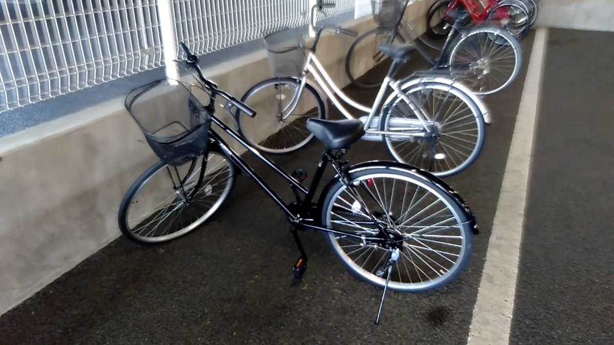 XNL163's tweet photo. 自転車盗難情報。8/14（木）千葉県柏市柏駅東口第三駐輪場内にて施錠していたにも関わらず、盗難。防犯登録番号不明、後輪車軸より異音発生する事有り、車体色　黒。
頼む、返してくれ。
#自転車盗難 https://t.co/47tgZGL8ii