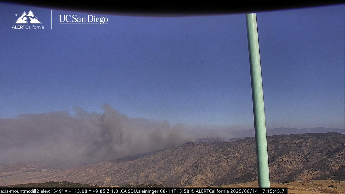 DanielFireTruck's tweet image. #HawkFire IC is Reporting the Fire is 300 acres, trying to cut off the head with the Aircraft, the Infrastructure Threat at Sierra Pellona Motorway has been Mitigated nothing was destroyed.