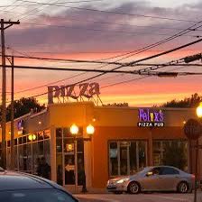 ‼️ANNOUNCEMENT ‼️ my #stlblues bar for the year will be Felix’s Pizza in Dogtown. 

They have great service, food, and drinks. I spoke with the GM and they will have game audio and a great atmosphere for the games.

Felix’s is in a great spot and did I mention the wings and