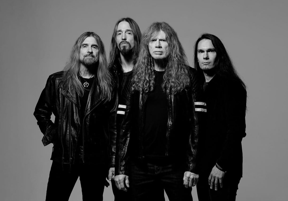 Sin23Ou's tweet photo. MEGADETHの終焉を宣告したDave Mustaineは、その理由を"頂点"のまま辞めたいからだと語りました。

「偶発的なものであれ、意図的なものであれ、キャリアの終わりを迎えたミュージシャンはたくさんいる。しかし、そのほとんどのミュージシャンは、自分のキャリアをトップで終えることができない。俺はまさに今、人生の頂点にいる。だからこそ、今が辞めどきだ。世界中を旅して、何百万、何千万というファンを作ってきた。一番つらいのは、彼らに別れを告げることだ。

このアルバムを聴いてもらい、ツアーで俺らの姿を見せるのが待ちきれないよ。ニュー・アルバムを出す絶好のタイミングがあるとすれば、今しかない。 世界中をツアーする絶好のタイミングがあるとすれば、今しかない。そして、これが最後のスタジオ・アルバムであることを伝えるにも、今が絶好のタイミングだ。

この何年かでたくさんの友達ができたし、世界的なフェアウェル・ツアーでみんなに会えることを願っている。怒らないでほしい。悲しまないでほしい。みんなのために楽しんで、これからの数年間を一緒に祝おう。俺たちは本当に素晴らしいことを一緒にやってきたし、おそらくこんなバンドは二度と出てこないだろう。 俺たちは新しい音楽スタイルを始め、革命を起こし、ギターの世界と演奏方法を変え、世界を変えた。俺が演奏したバンドは世界に影響を与えたんだ。みんなを愛しているよ。今までありがとう！」