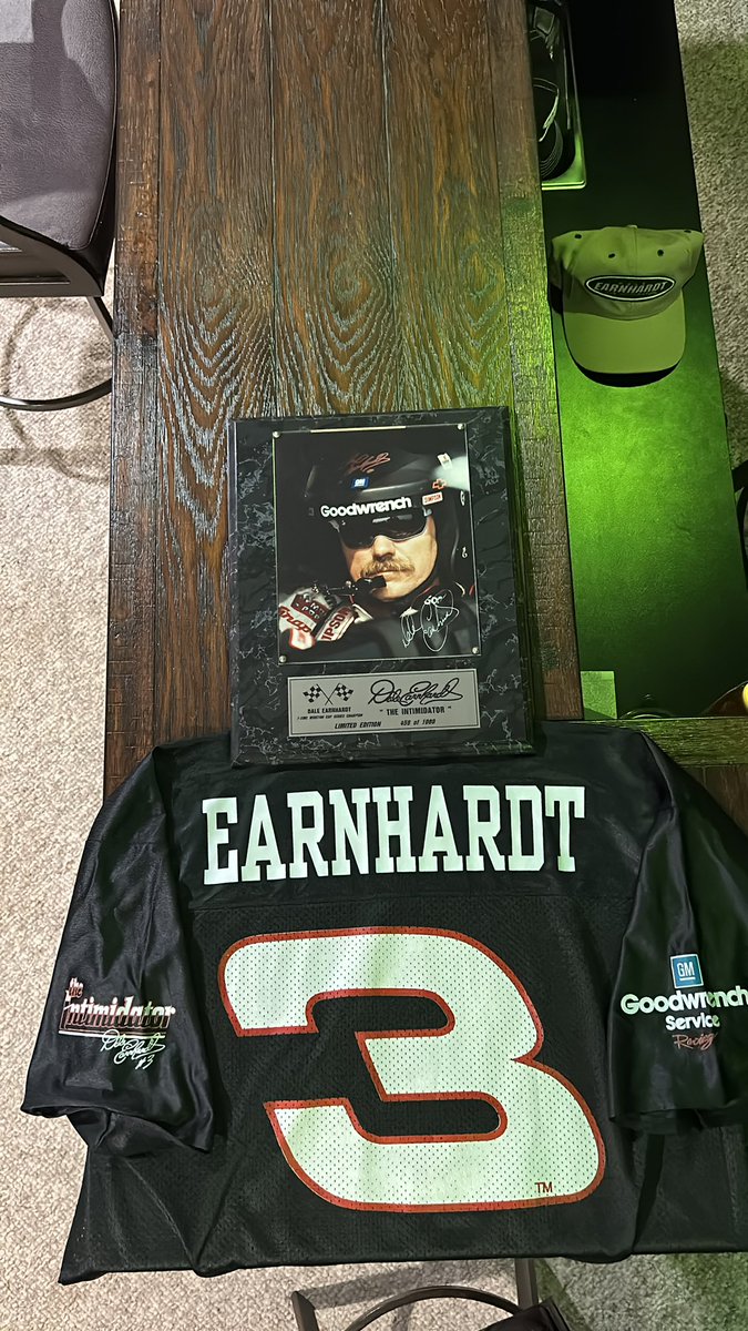 kurthalm71's tweet photo. @DaleJr That’s sweet. This is my favorite. https://t.co/p5lMVPHgd6