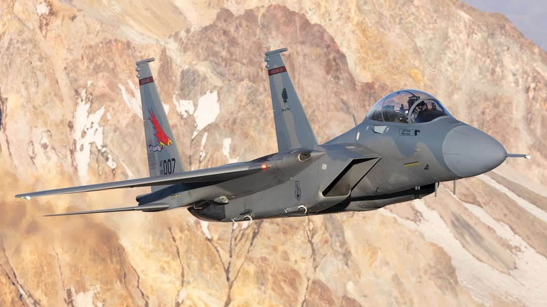 “007” The F-15EX of the 123rd FS Oregon ANG in front of Mt. Hood this week. 💪 😎 

A big thanks to my buddy Bill S. for sharing!