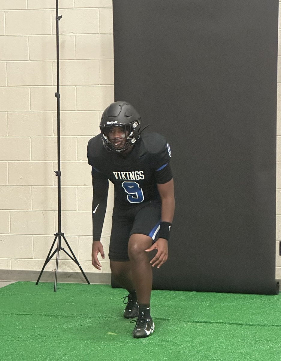 CurvinAlexT's tweet photo. I canβt recall not one season of football I wasnβt ready #9 ππ€π€ #TackleMachine https://t.co/nwng5ITz13