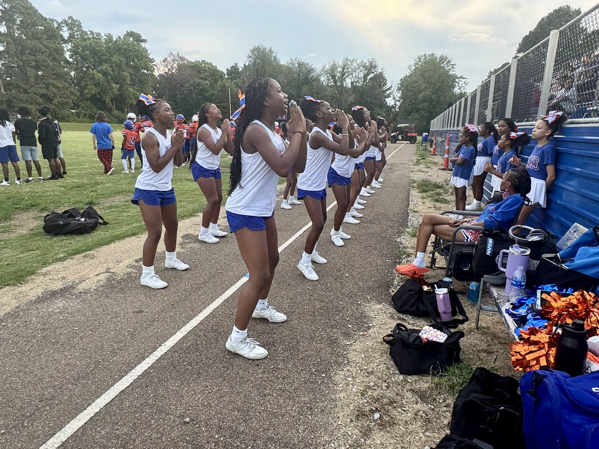 💙🧡🏈What a great night so far at NSHS! Our JAGS are up 26-8, playing great, and the cheerleaders are bringing the house down! You still have time to make it out and cheer on your JAGS!!🏈🧡💙
#JMCSS
#JaguarNation
#begreaterthanb4
