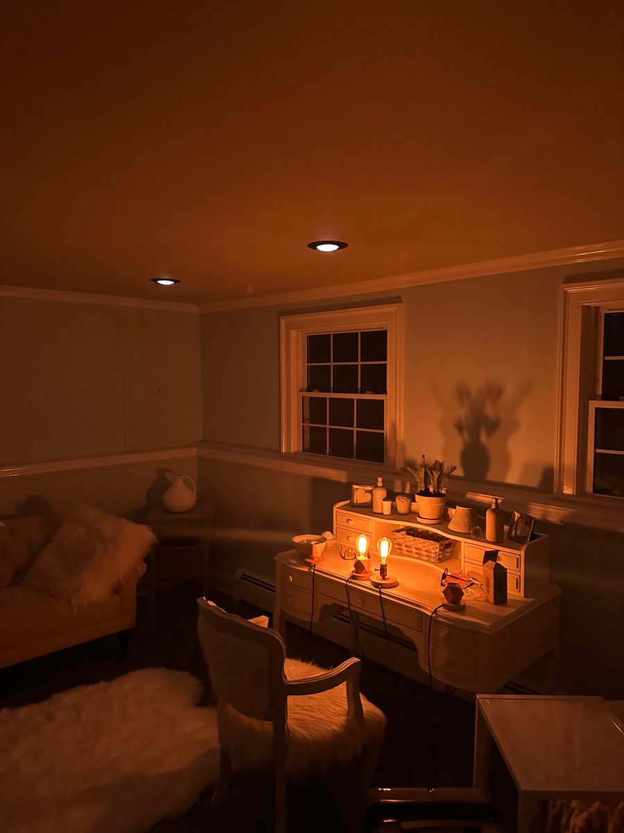 strainlesslight's tweet image. The same room. The only difference?

The lighting.

Stop stressing out your body with LEDs. Give it the relaxation it wants, and needs, with the Strainless Incandescent Lamp &amp;amp; Bulb.
