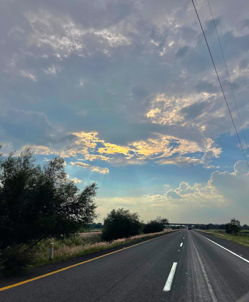 A ti que me lees y que de seguro vas saliendo de trabajar al igual que yo; que te sea leve el regreso a casa 🏡. ¡Aprovecha y disfruta la chulada de #CaminosDeGuanajuato que tenemos!