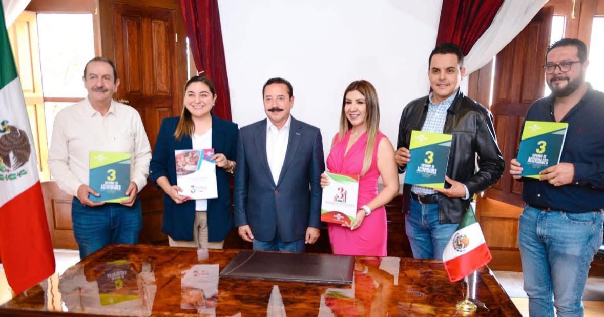 ¡El trabajo en equipo siempre da frutos! 
La Fracción de regidores del PRI del H. Ayuntamiento de Durango, entregó su #TercerInforme, como muestra de que durante esta administración 2022-2025, escuchamos, respondimos y cumplimos a las y los duranguenses. 
#Grandeza #PriEstatalDgo